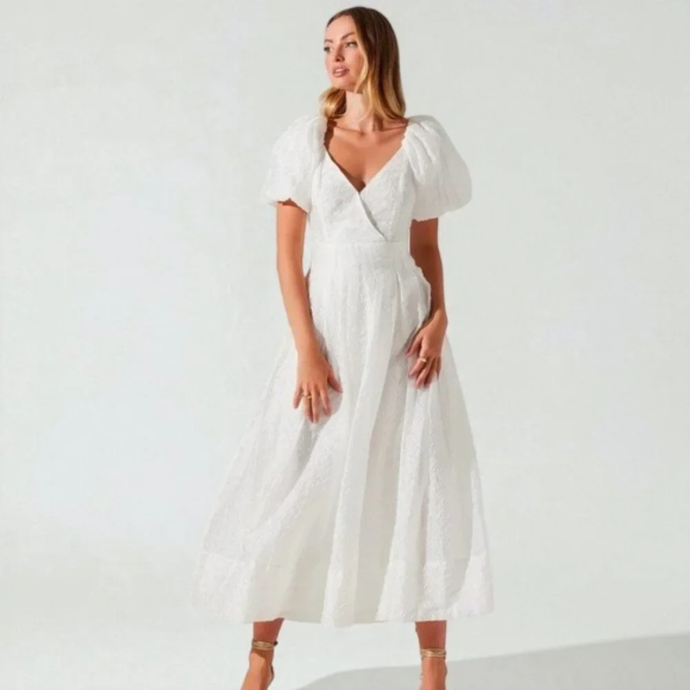 NWT ASTR Linette Puff Sleeve Tonal Jacquard Midi Dress White One Size - Picture 9 of 9